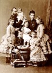 Увеличить - Великий герцог Гессен-Дармштадтский Людвиг IV с супругой, великой герцогиней Гессен-Дармштадтской Алисой, дочерью королевы Англии Виктории, и детьми